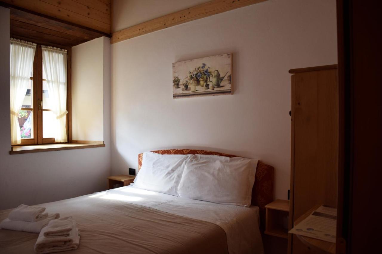 La Tana Del Tasso Rooms&Breakfast Camerata Cornello Luaran gambar