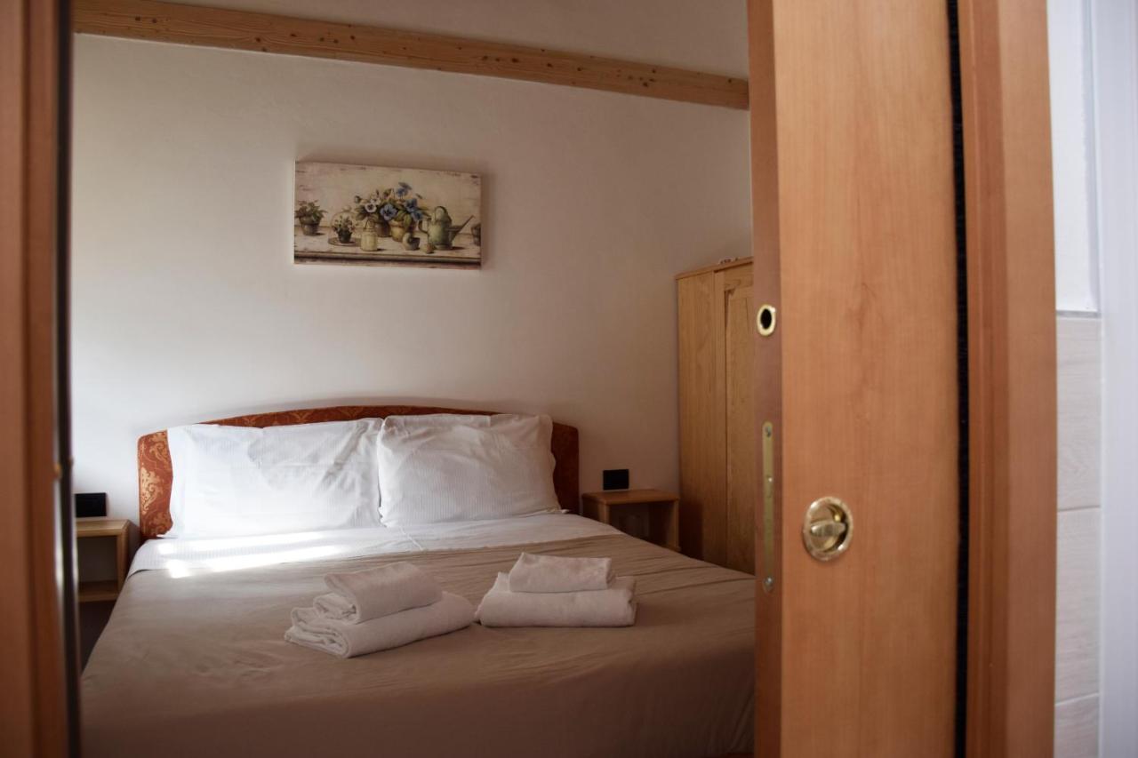 La Tana Del Tasso Rooms&Breakfast Camerata Cornello Luaran gambar