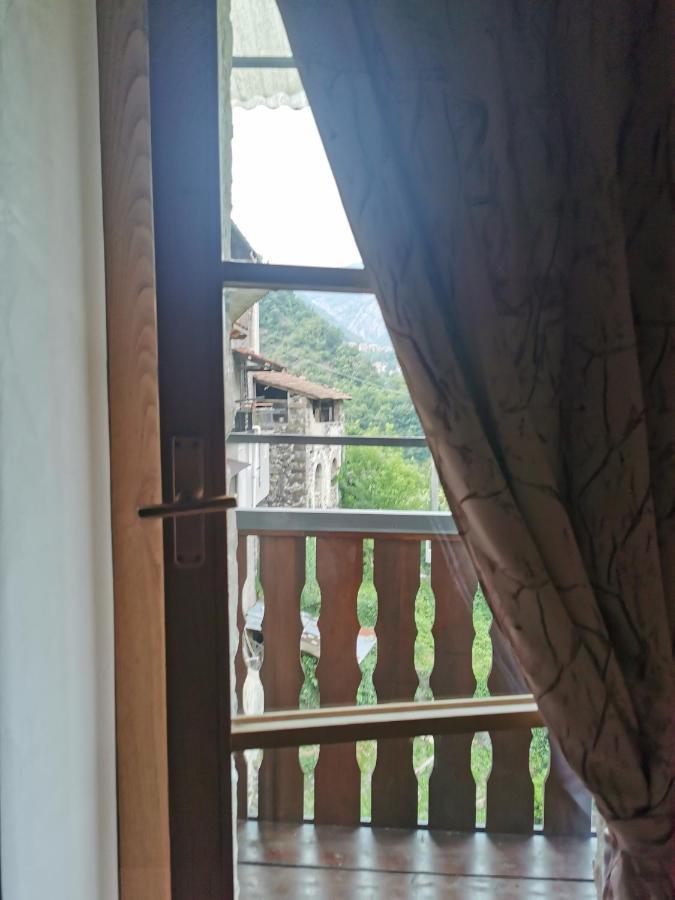 La Tana Del Tasso Rooms&Breakfast Camerata Cornello Luaran gambar
