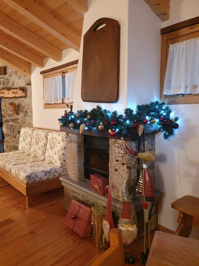 La Tana Del Tasso Rooms&Breakfast Camerata Cornello Luaran gambar